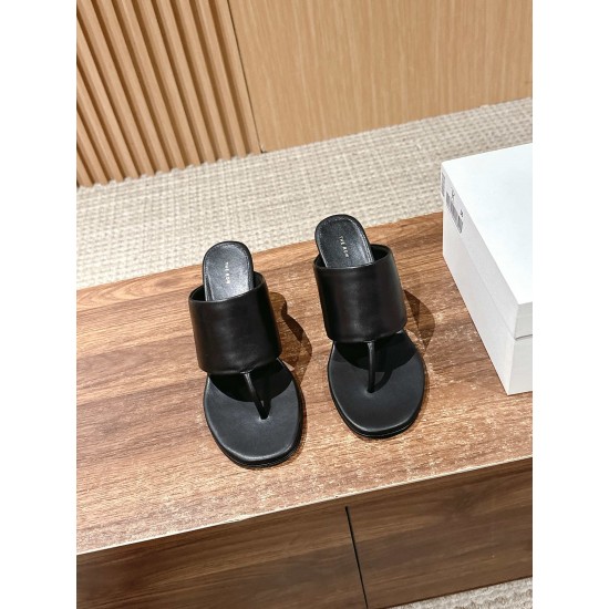 MM6 slippers