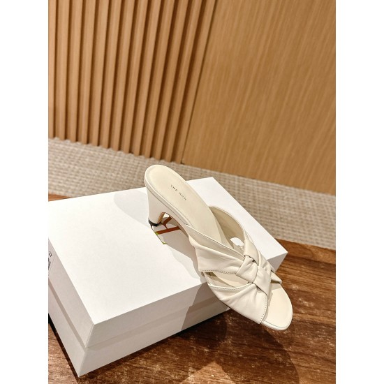 MM6 slippers