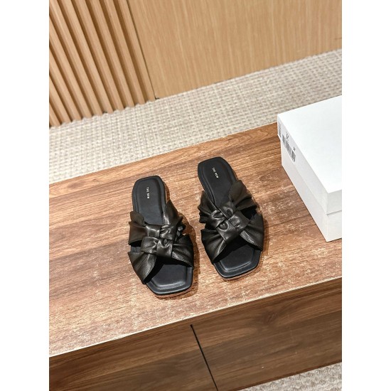 MM6 slippers