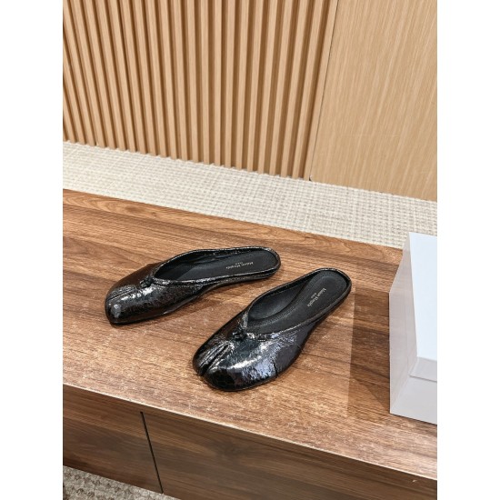 MM6 slippers