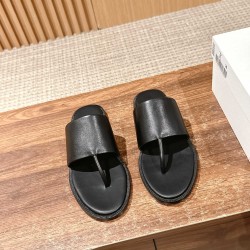 MM6 slippers