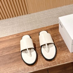 MM6 slippers