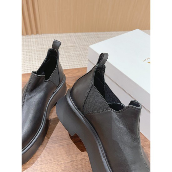 The row boots