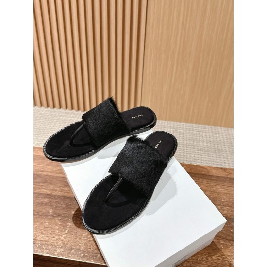 MM6 slippers