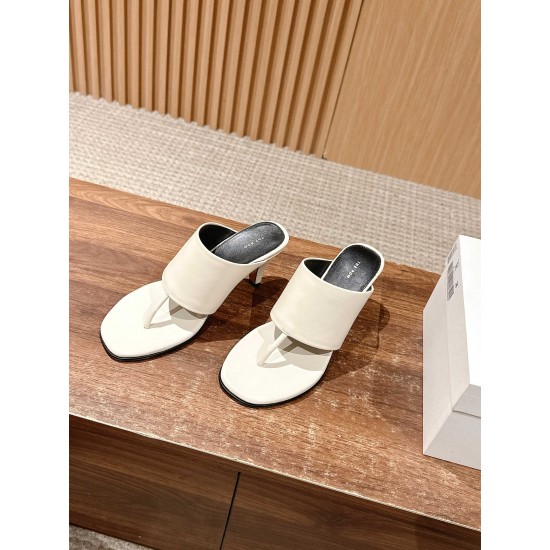 MM6 slippers