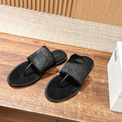 MM6 slippers