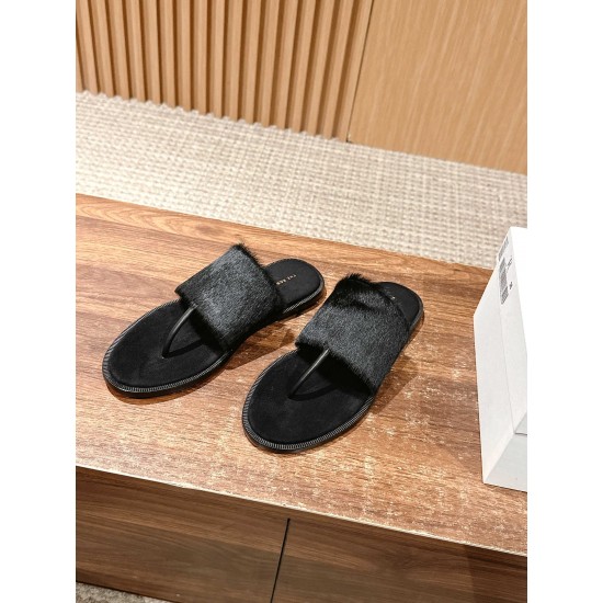MM6 slippers