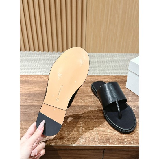 MM6 slippers