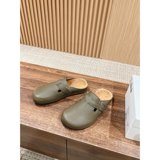 MM6 slippers