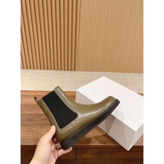 The row boots