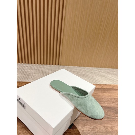 MM6 slippers