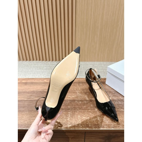 MM6 sandals