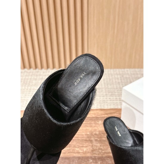 MM6 slippers