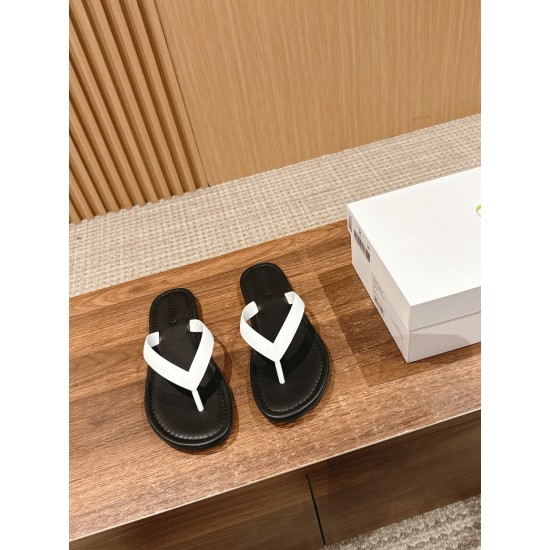 MM6 slippers