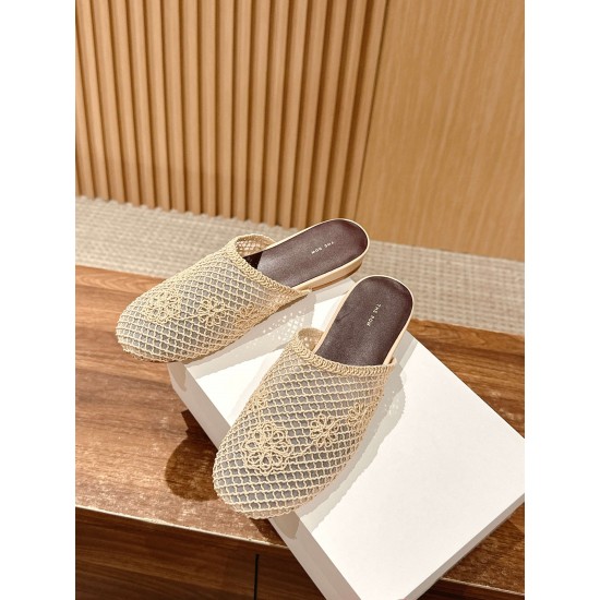 MM6 slippers