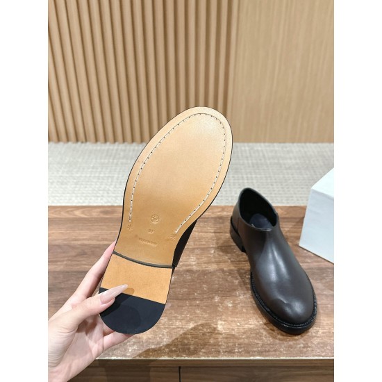 The row boots