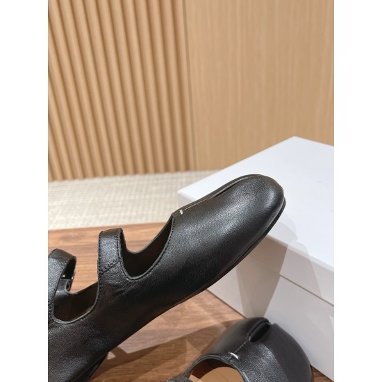 MM6 sandals