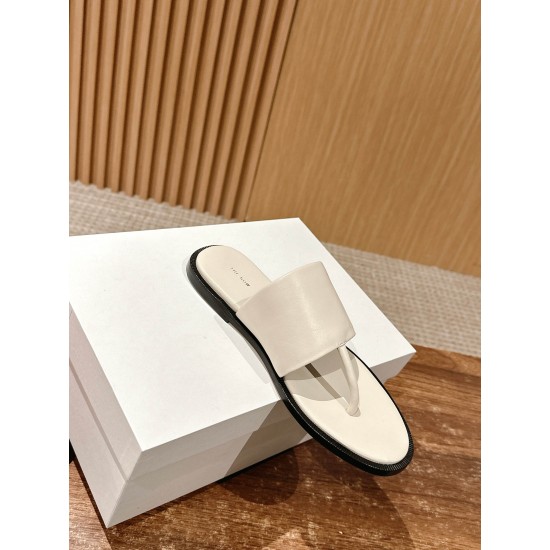 MM6 slippers