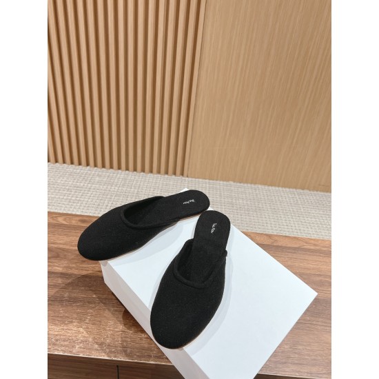 MM6 slippers