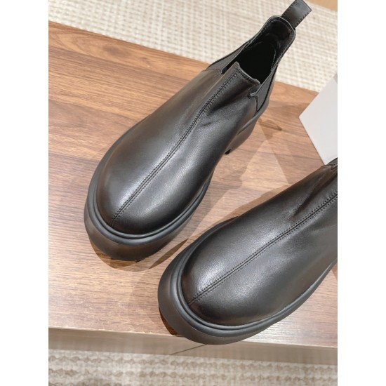 The row boots