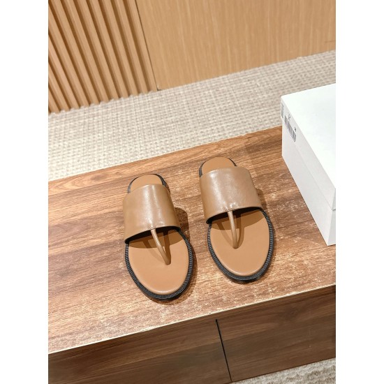 MM6 slippers
