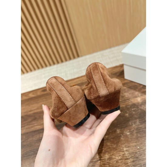 The row sandals