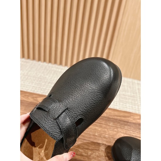 MM6 slippers