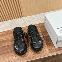 MM6 slippers