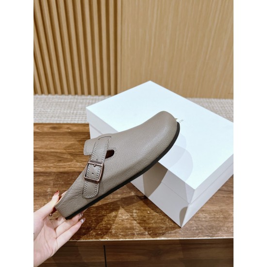 MM6 slippers