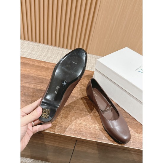 The row sandals