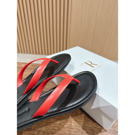 MM6 slippers