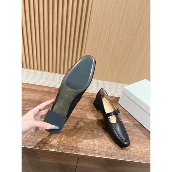 MM6 sandals