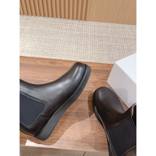 The row boots