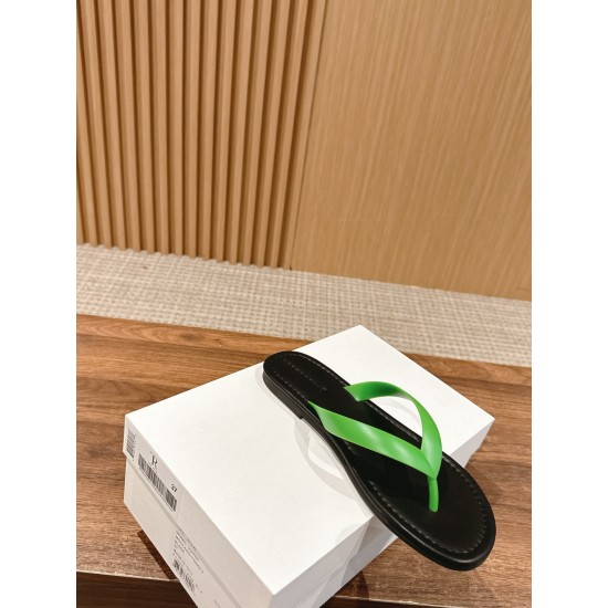 MM6 slippers