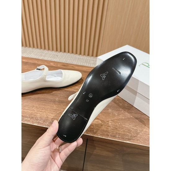 The row sandals