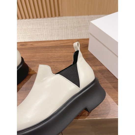 The row boots