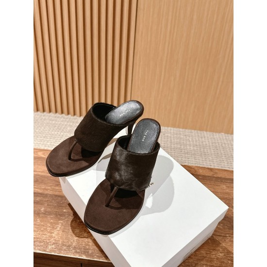 MM6 slippers