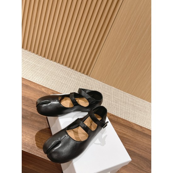 MM6 sandals
