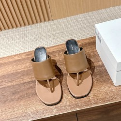 MM6 slippers