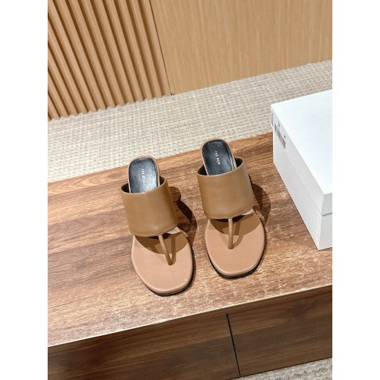 MM6 slippers