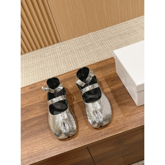 MM6 sandals