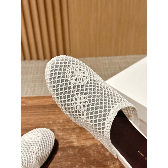 MM6 slippers