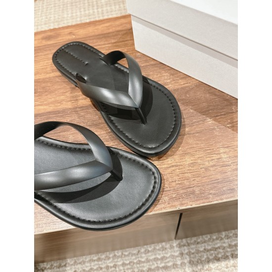 MM6 slippers