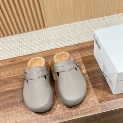 MM6 slippers