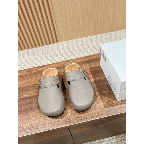 MM6 slippers
