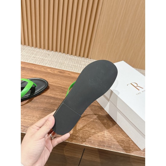 MM6 slippers