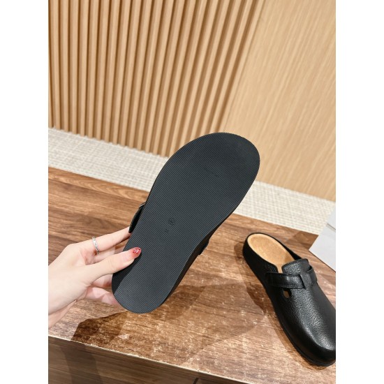 MM6 slippers