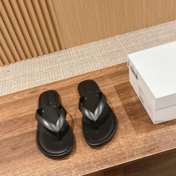 MM6 slippers