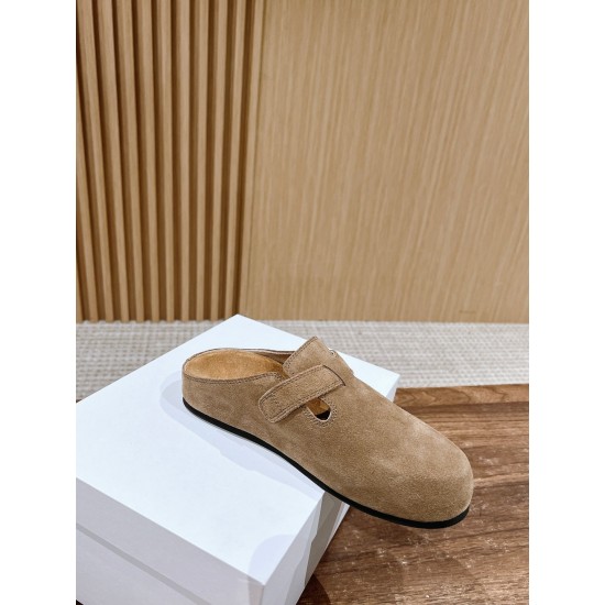 MM6 slippers