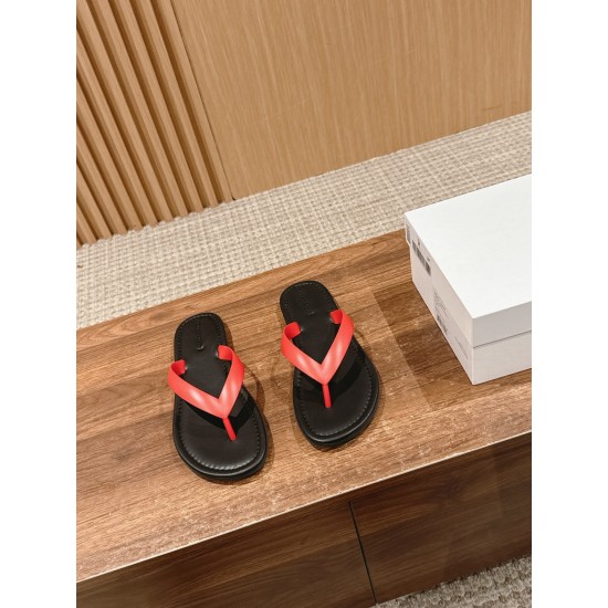 MM6 slippers